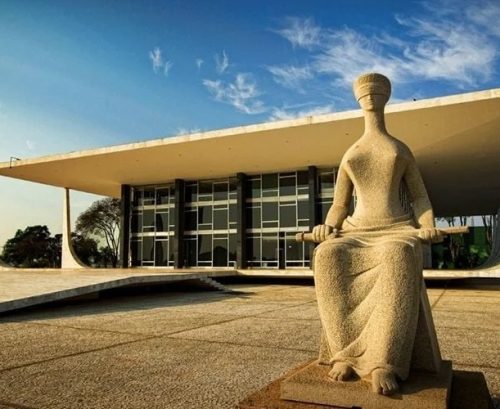 Piso e carreira docente entram em julgamento no STF e decisão pode impactar milhões de professores